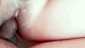 태국 18+ 청소년, 집에서 친구의 세게 박는 좆에 그 꽉 조인 보지가 어떻게 버텨?