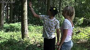 Dessa vandrare kunde inte vänta, knullar hårt mitt i skogen