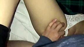 夜にプリの部屋に忍び込んで、彼女が秘密でファックさせてくれる