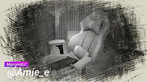 Come fa questa troia asiatica a deepthroat così intenso?