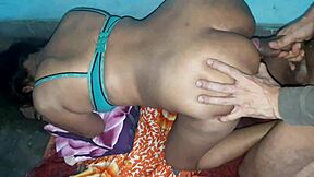 Priya，办公室秘书，在印度性爱场景中放纵