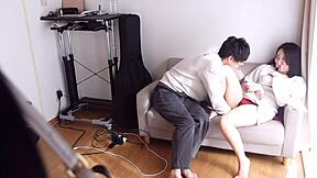 Japonski par preizkuša afrodiziak mentol na njeni mokri pički v skriti kameri eksperiment