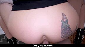 Coureuse sexy convoite son jeune beau-fils 18+ pour une orgie