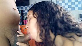 我继兄打扫厨房但想回报我干我！😈