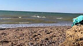 היי, דייט בחוף נודיסט הפך חם מהר!