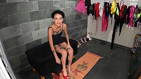 Yo, kan du tro Larinha liten 18+ ble skitten med naturlige pupper i denne brasilianske fotoshooten på mansão do ted?