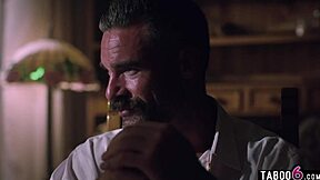 Я не могу остановиться, отчим трахает мою тин 18+ подругу Энни Аврору ночью