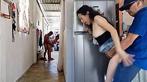 धोखेबाज पति को देखकर, मैसेंजर ने मेरी गंद में गहरा धक्का मारा ऑर्गेज्म के लिए