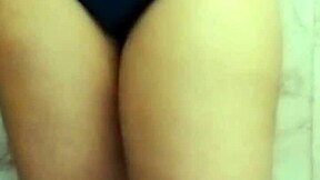 Di kamar mandi, pacar desi panas masturbasi sambil mesum Hindi, pamer toket dan pantatnya