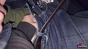 Moja pastorka ni mogla čakati, sesala mi je kurca v avtu za divji POV na prostem!