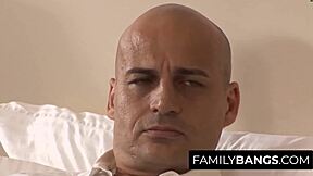 我和调情的父亲Ben English疯狂，打破所有规则与Melanie Rios