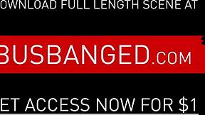 Slanke Clara Trinity zuigt pik en neukt hard in publiek!