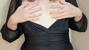 Il miglior orgasmo con dita e enorme dildo in video casalingo. Wow! 😍