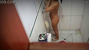 Leuk Mexicaans meisje 18+ betrapt op verborgen cam tijdens openbaar upskirt actie