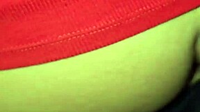 Мамка му, имам див фетиш с горещата майка на приятеля ми.