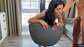 Tvrdý výjeb holky v bílých punčochách na židli