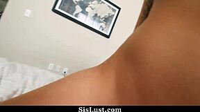 Tapasztalatlan mostohatestvér kér csintalan tanácsot mostohatestvértől a sislustban.