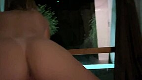 पार्टी के बाद स्किनी स्लट के साथ अच्छा फक