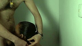 Keményen kefélem a falnál!