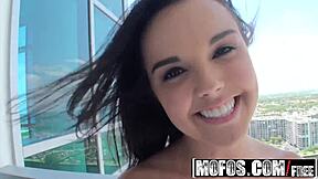 Skúsme anál - Dillion Harper dostáva svoju plážovú ritku roztiahnutú na široko v Mofos sex tape