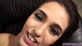 Йо, эта молодая девчонка 18+ с большой жопой берет черный член!