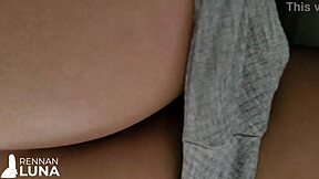 La gostosa porca ha implorato di svegliarsi con cazzo dentro. Creampie salvato in fica da Rennan Luna