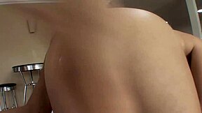 אני רק בחורה לבנה שמתפרעת עם סקס בביקיני