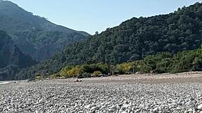 Kann nicht glauben, dass ich ein öffentliches Blowjob am Strand riskiert habe mit Spermaschlucken
