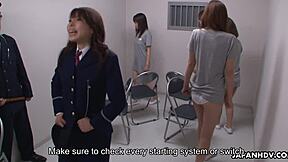 هي، شاهد المراهقة المبللة 18+ في سجن نساء ياباني سري تُقذف بقوة. قاسي في الجزء 4!