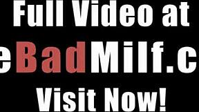 Joven ve a madrastra follando duro con novio en acción de trío salvaje - TheBadMilf!