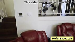 वाह, पेटाइट 18+ ब्लॉन्ड ख्लोए किंग्स्ले बड़ा लंड चूसती है और पीछे से जोर से चोदाई पाती है! 😍