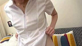 Azusaの歯科衛生士が激しい自宅アクションを渇望。日本の魅力が四つん這いの情熱的な生中出しシーンで輝く