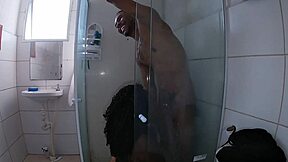 Preta gordinha, jak ci się podoba ten duży chuj w łazience?