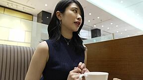 สาวญี่ปุ่น 18+ เลียและดูดในคลิปบ้าน