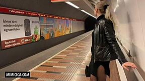 Mimi Cica väläyttää pillua junassa