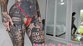 Melody Radford дразни в мини микро бикини с цип