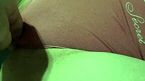 Horká spolubydlící si užívá ranní vzájemnou masturbaci se svůdnými pohyby