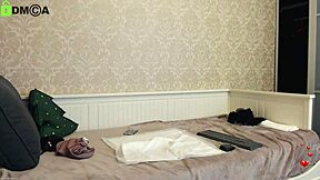 Потрясающая русская вебкам-девушка хвастается большими сиськами в горячем шоу