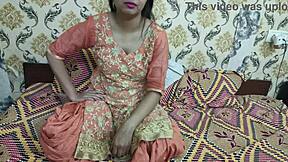 חמותה הודית נתפסת משתינה בקול הינדי ברור, סקס ביתי פרוע xxx