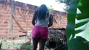 Kradzione wyjście za dom zmieniło się w chwytanie mojego fiuta.