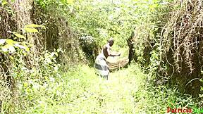 Hon gick vilse i skogen och knullade med vakten