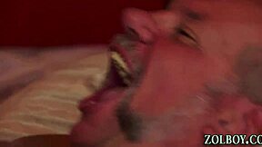 Pequena Vadia 18+ Encharcada de Gozo, Mas Qual o Segredo com o Velho?