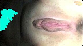 哇，这个热紧18+少女把瓶子深深塞进去！