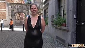 Alice milf kocha, jak ją walą w dzikim europejskim trójkącie