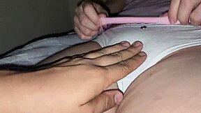 Faen, min beste jobbvenninne lar meg dra ned trusene hennes!