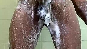 거대한 흑인 자지가 청년 걸레를 늘려 야생 액션 장면