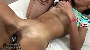 नोविन्हा मोटल में दो गायज के साथ, हार्ड कॉक्स लेती है और कम ऑल ओवर।