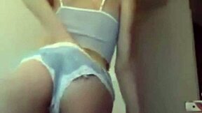 Webcam Remaja Cantik 18+ Goda Semua Bajingan Di Sana, Panas Banget! 😍