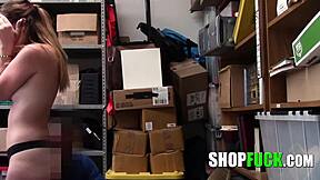 Uganite, kdo je najsrečnejši mož, ki deli vročo najstnico 18+ z ženo?