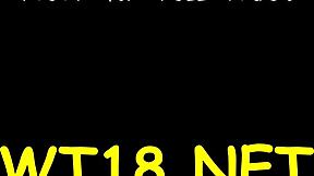 Czysta nastolatka skarbiec mocno przybita od tyłu przez dojrzałego ogiera